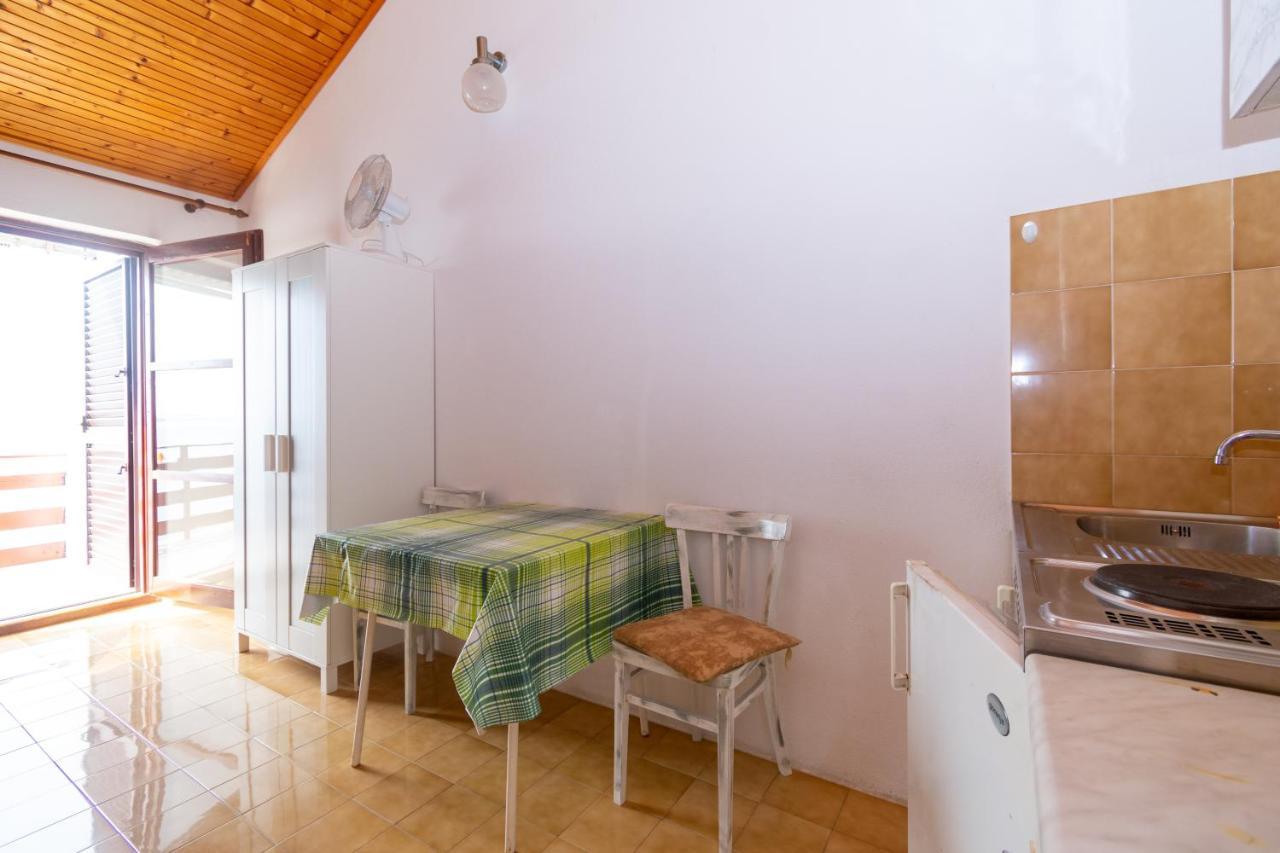 קולאן Apartments By The Sea Mandre, Pag - 4101 מראה חיצוני תמונה